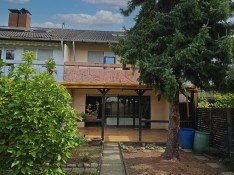 Hauptbild Geräumiges Reihenmittelhaus mit Balkon, Terrasse, Garten, Garage! Ruhig gelegen! Ausbaupotenzial!