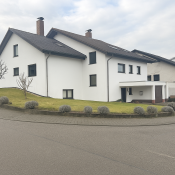 Hauptbild Zweifamilienhaus mit Mehrgenerationenpotential und großem, gepflegtem Garten in naturnaher Lage!