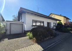 Hauptbild Wohnen mit Herz! Großzügiges Familienhaus mit Wintergarten, Einliegerbereich & paradiesischem Garten